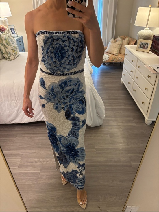 Alice + Olivia Dresses & Skirts - ✨ Alice + Olivia by Stacey Bendet "Affection" Beaded Floral Gown ✨